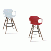 כיסא בר רגלי עץ מושב פלסטיק 888 עם ידיות