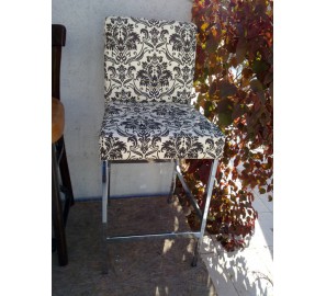 דגם כיסא בר אוד ריפוד עבה במושב ,מרופד בגב גם מאחורה ריפוד מלא