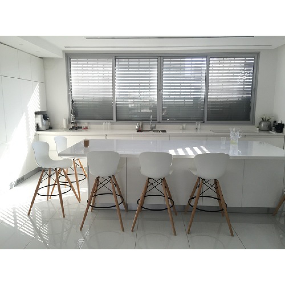 כיסא בר רגלי עץ מושב פלסטיק 888 עם ידיות