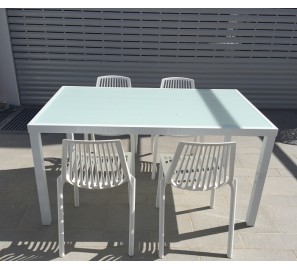 כסא פלסטיק לפינת אוכל 365649